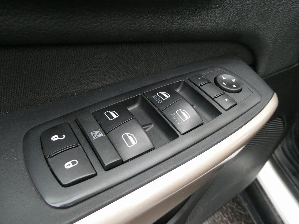 Used 2017 Jeep Cherokee Latitude w/ Safety/Convenience Group image 20