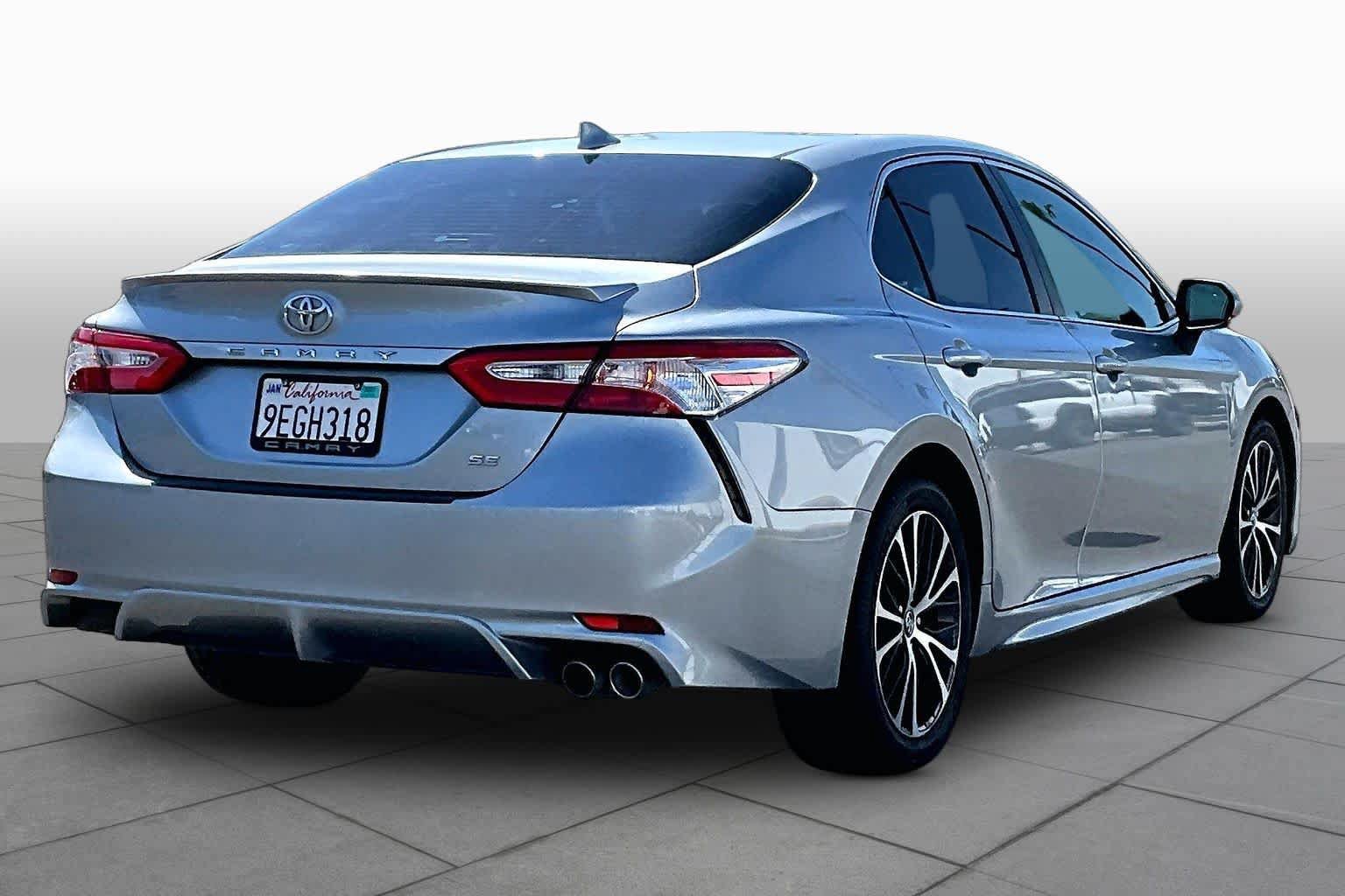 Used 2020 Toyota Camry SE w/ Convenience Package FWD image 12