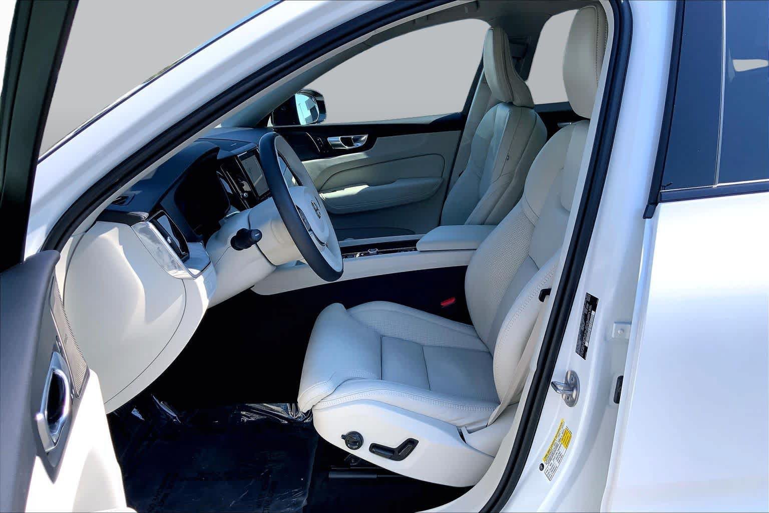 Used 2024 Volvo XC60 B5 Ultimate w/ Protection Package Premier AWD/4WD image 8