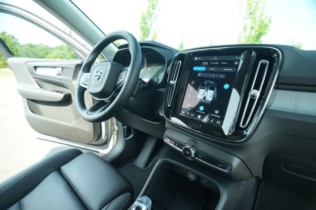 Used 2025 Volvo XC40 B5 Plus AWD/4WD image 36