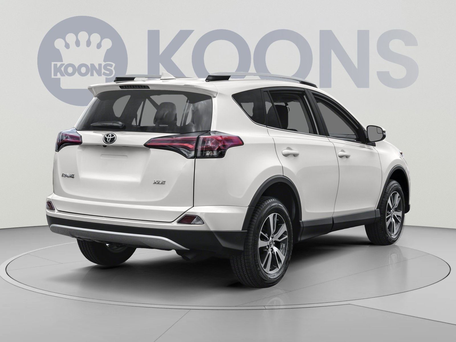Used 2018 Toyota RAV4 XLE AWD/4WD image 2