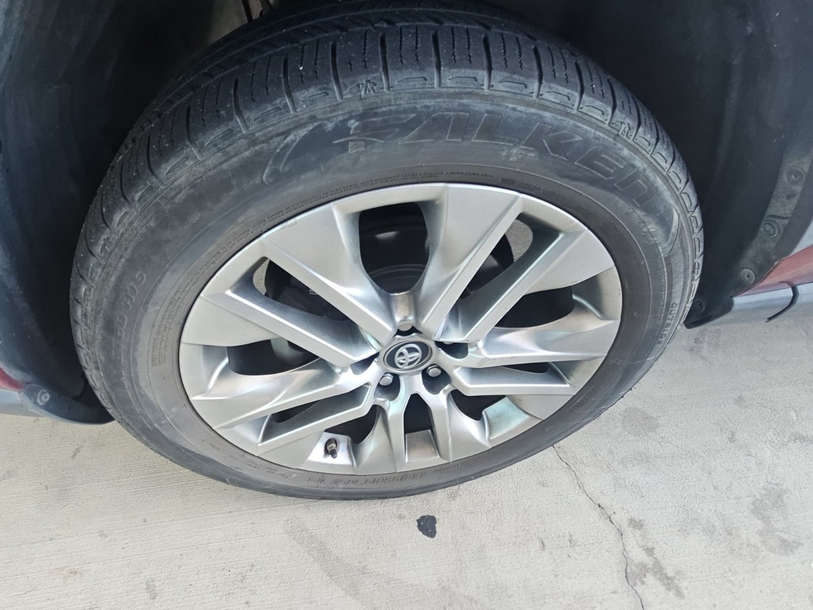 Used 2019 Toyota RAV4 Limited FWD image 2