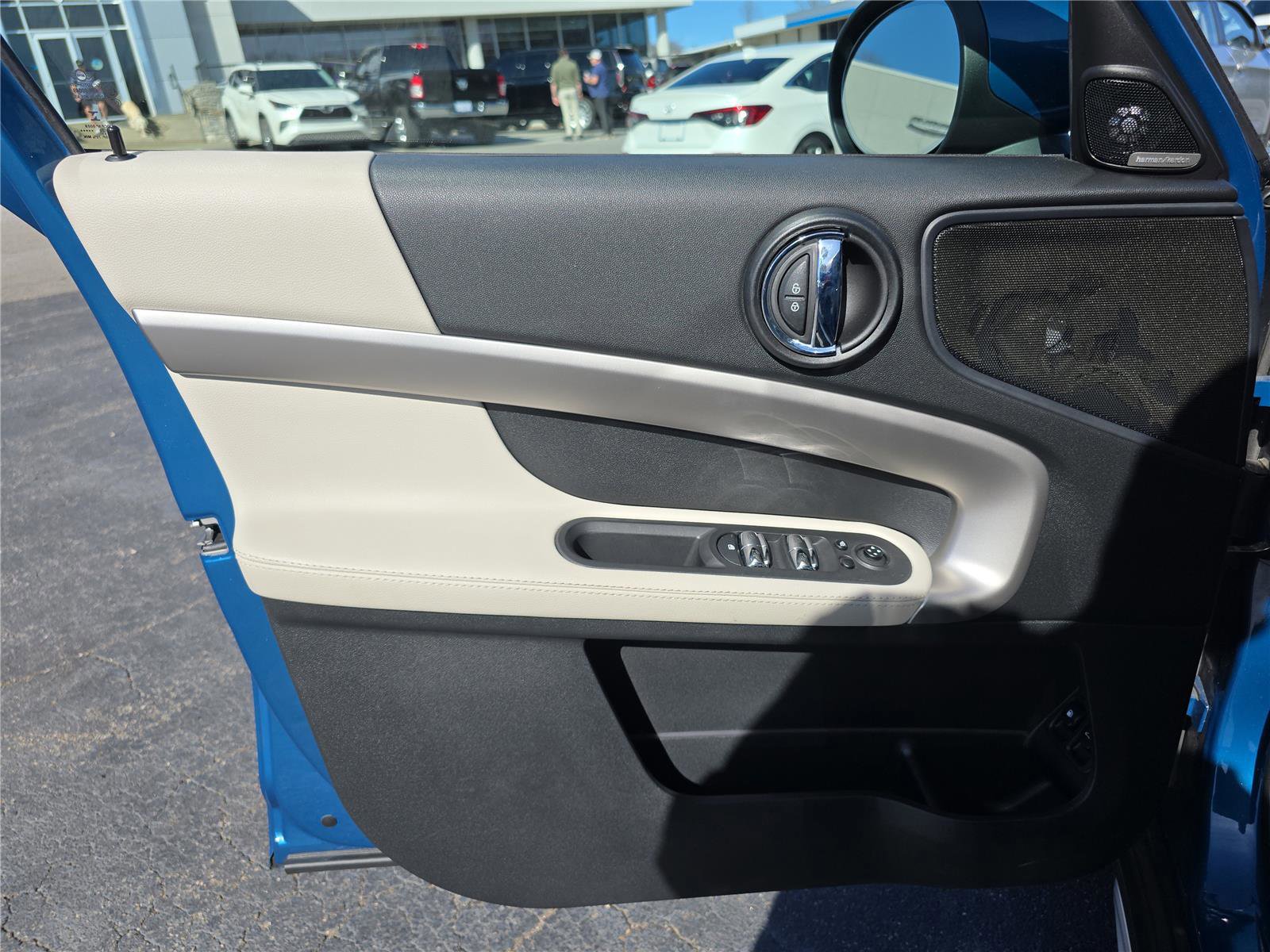 Used 2021 MINI Cooper Countryman SE w/ Premium Package image 19