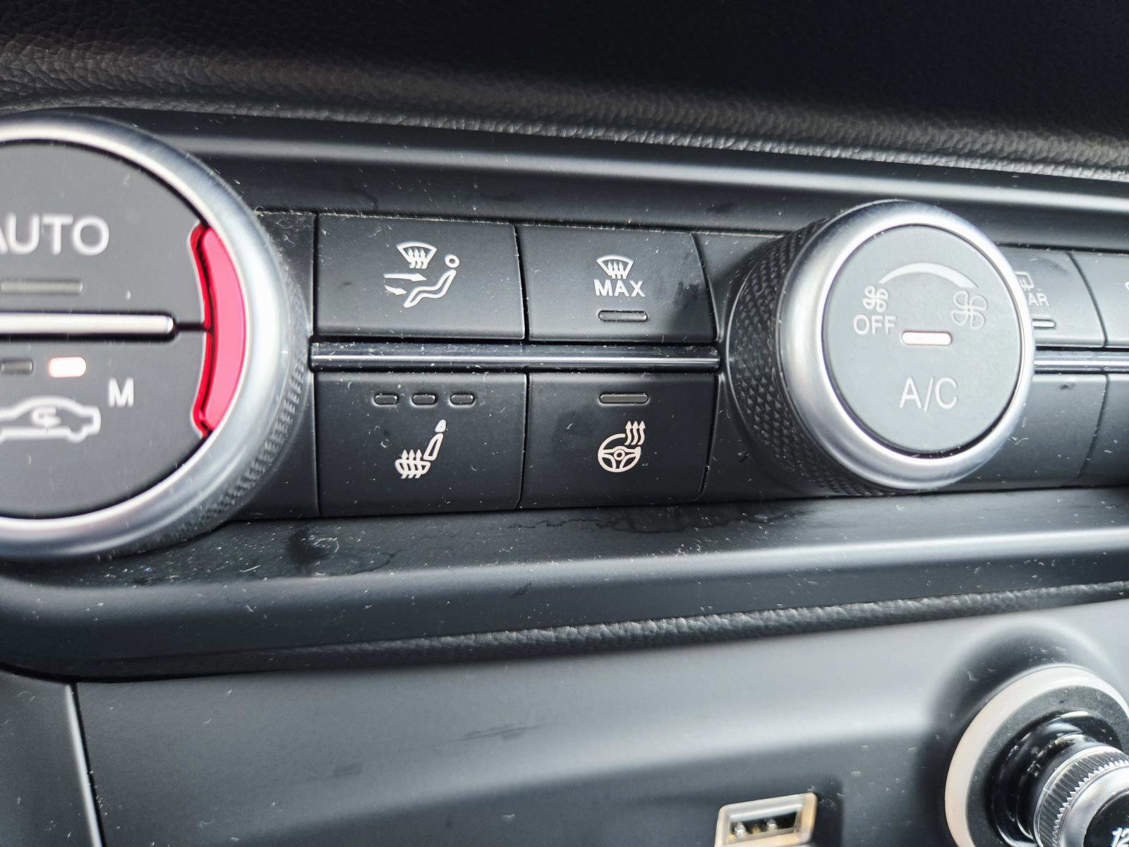 Used 2024 Alfa Romeo Stelvio Sprint image 31