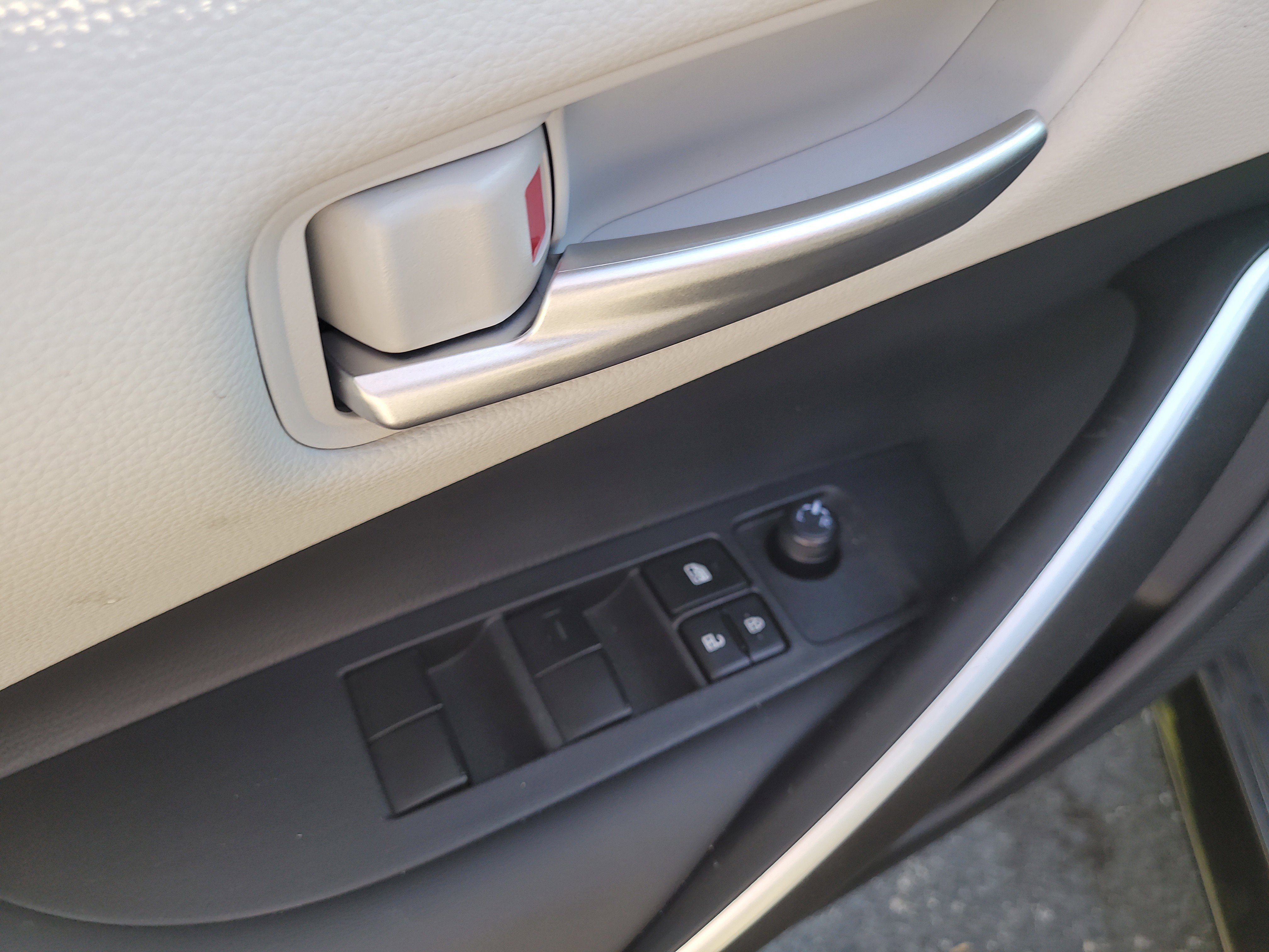 Certified 2025 Toyota Corolla SE w/ Convenience Package image 17