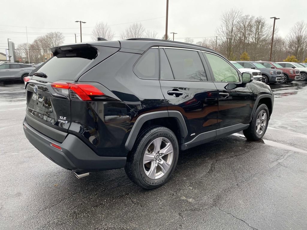 Used 2024 Toyota RAV4 XLE w/ Convenience Package image 8