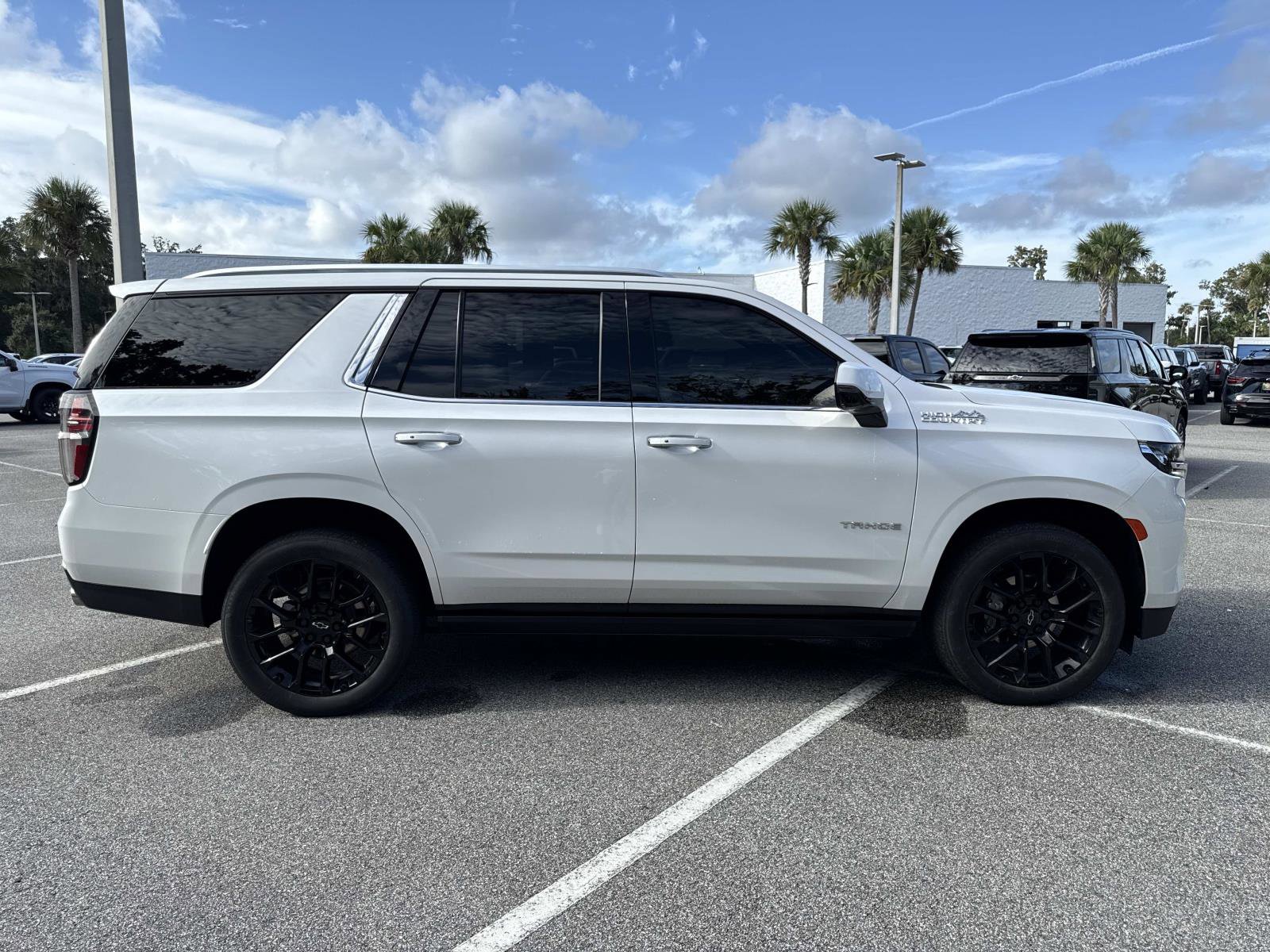 Used 2023 Chevrolet Tahoe High Country image 2