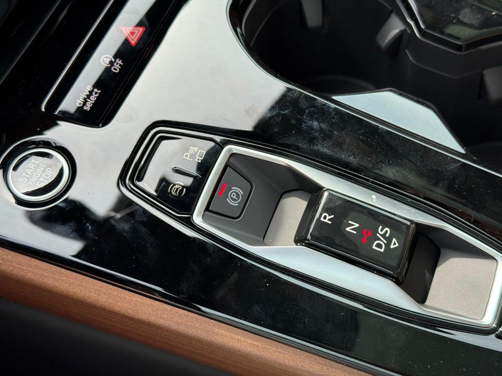 Used 2025 Audi A5 2.0T Premium Plus w/ Premium Plus AWD/4WD image 13
