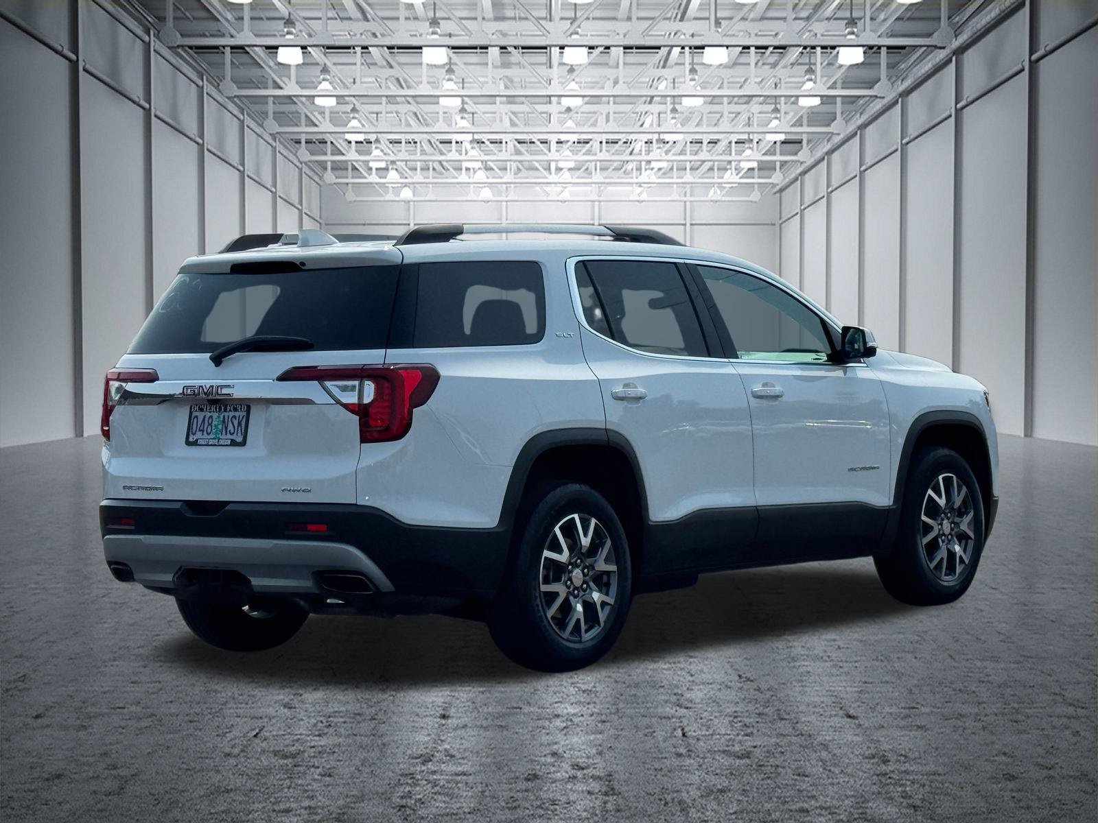 Used 2022 GMC Acadia SLT w/ Technology Package AWD/4WD image 12
