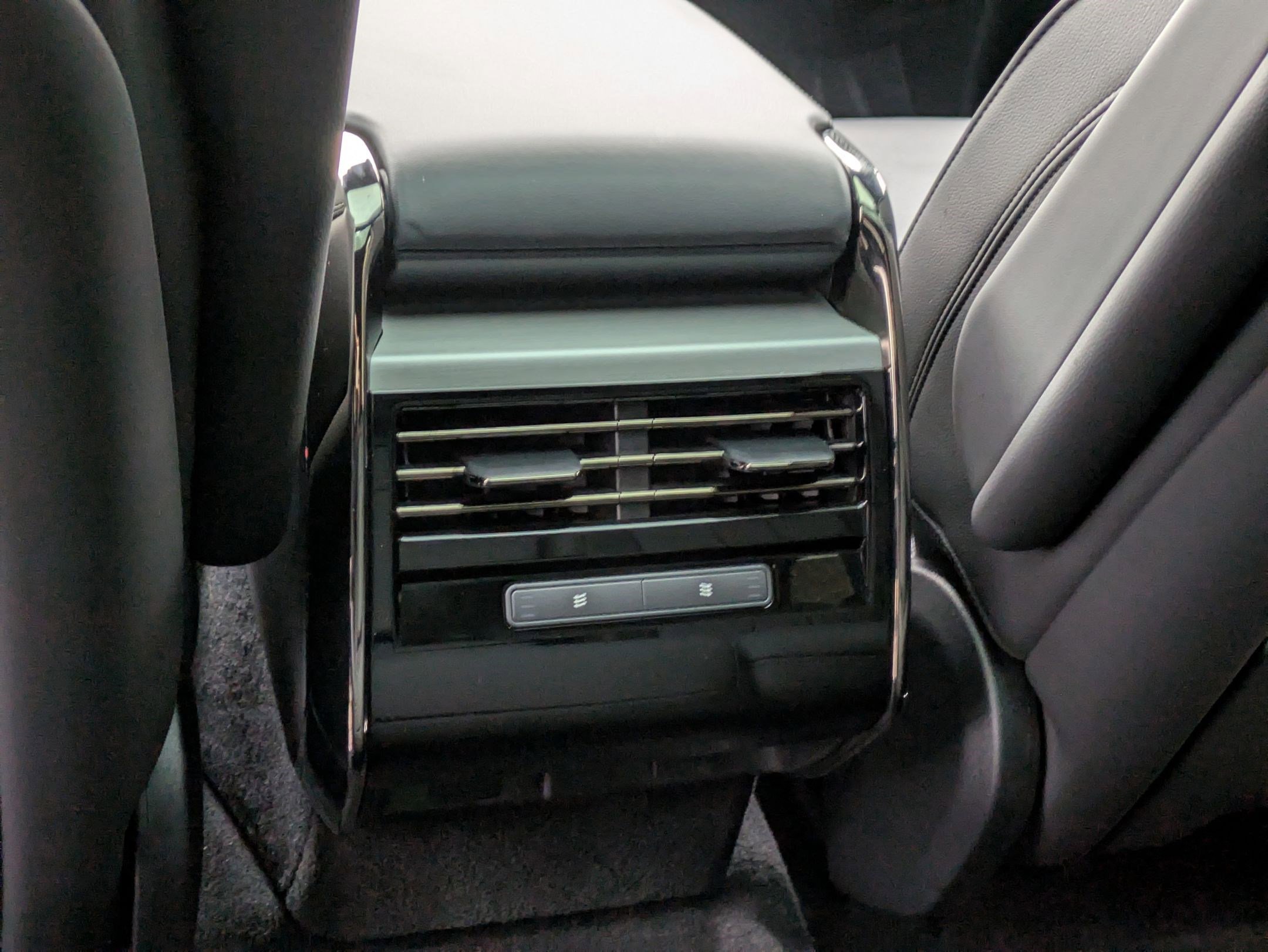 Used 2025 Land Rover Range Rover Sport image 29