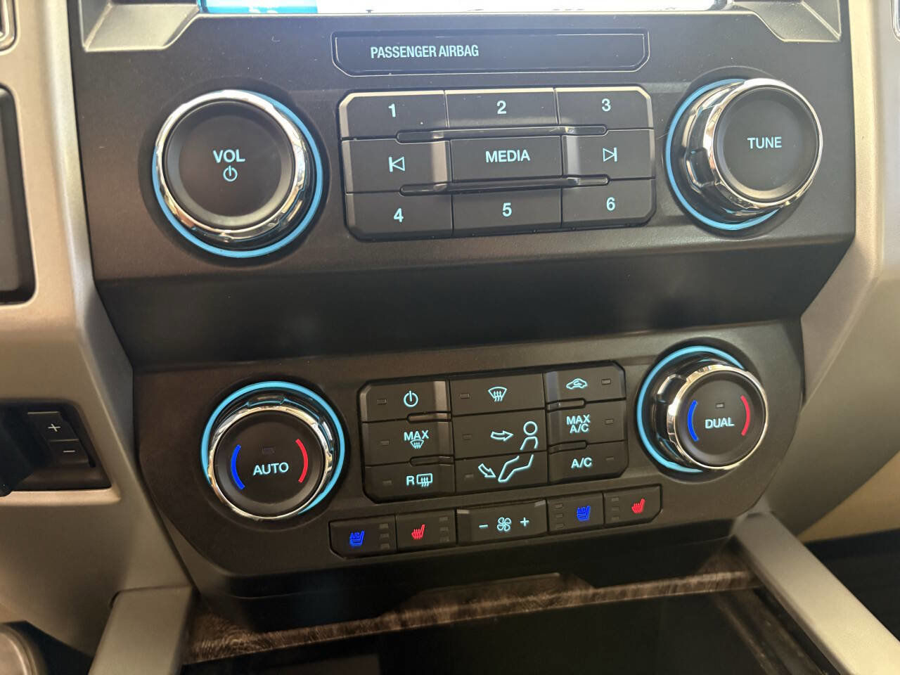 Used 2019 Ford F250 Lariat w/ Chrome Package AWD/4WD image 23