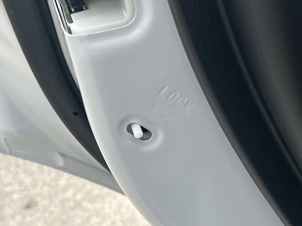 New 2026 Mitsubishi Outlander SE image 13