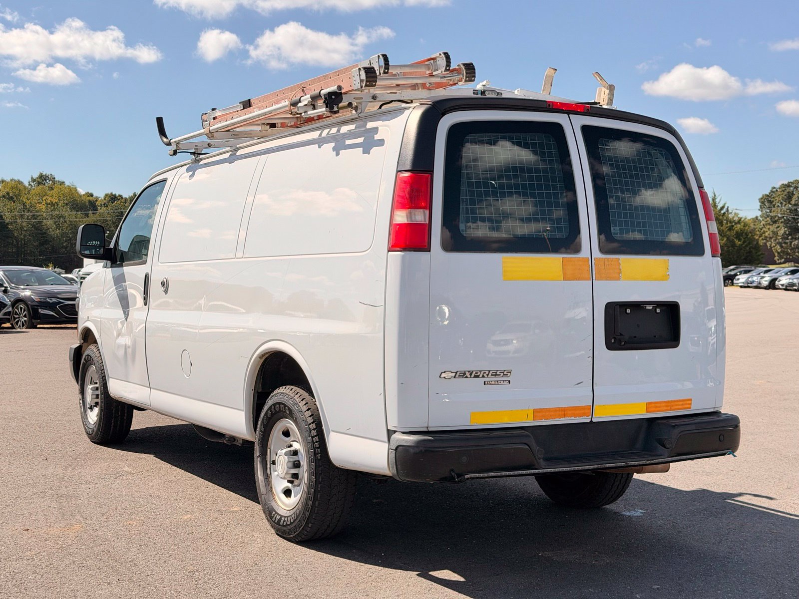 Used 2016 Chevrolet Express 2500 RWD image 9