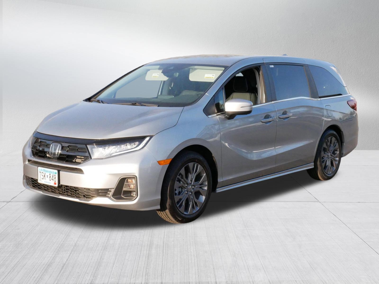 Used 2026 Honda Odyssey Touring image 3