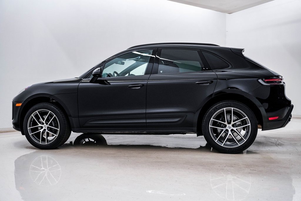 Certified 2025 Porsche Macan image 2