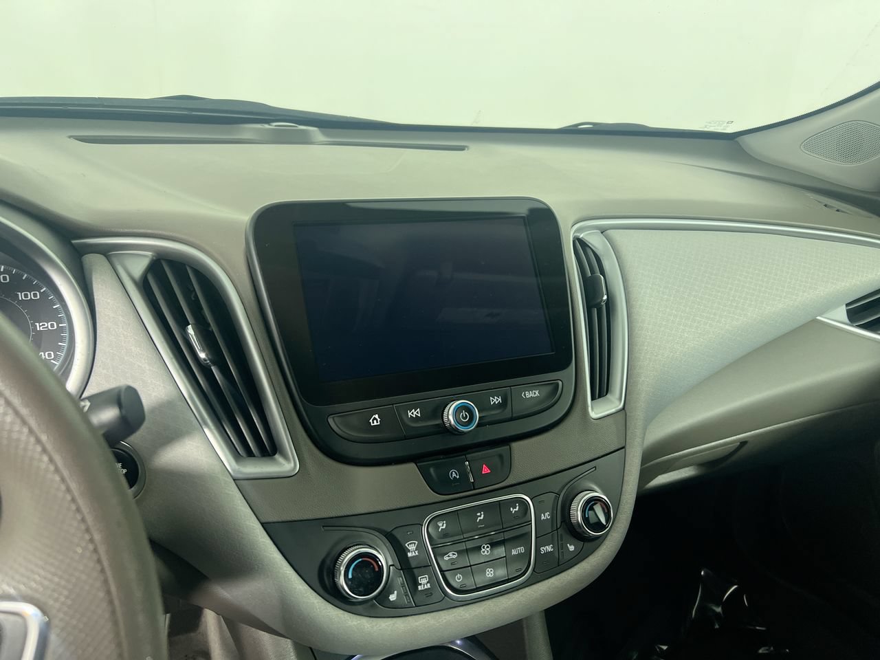 Used 2022 Chevrolet Malibu LT FWD image 21