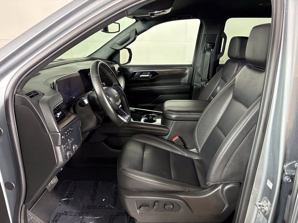 Used 2025 Chevrolet Suburban Z71 AWD/4WD image 18
