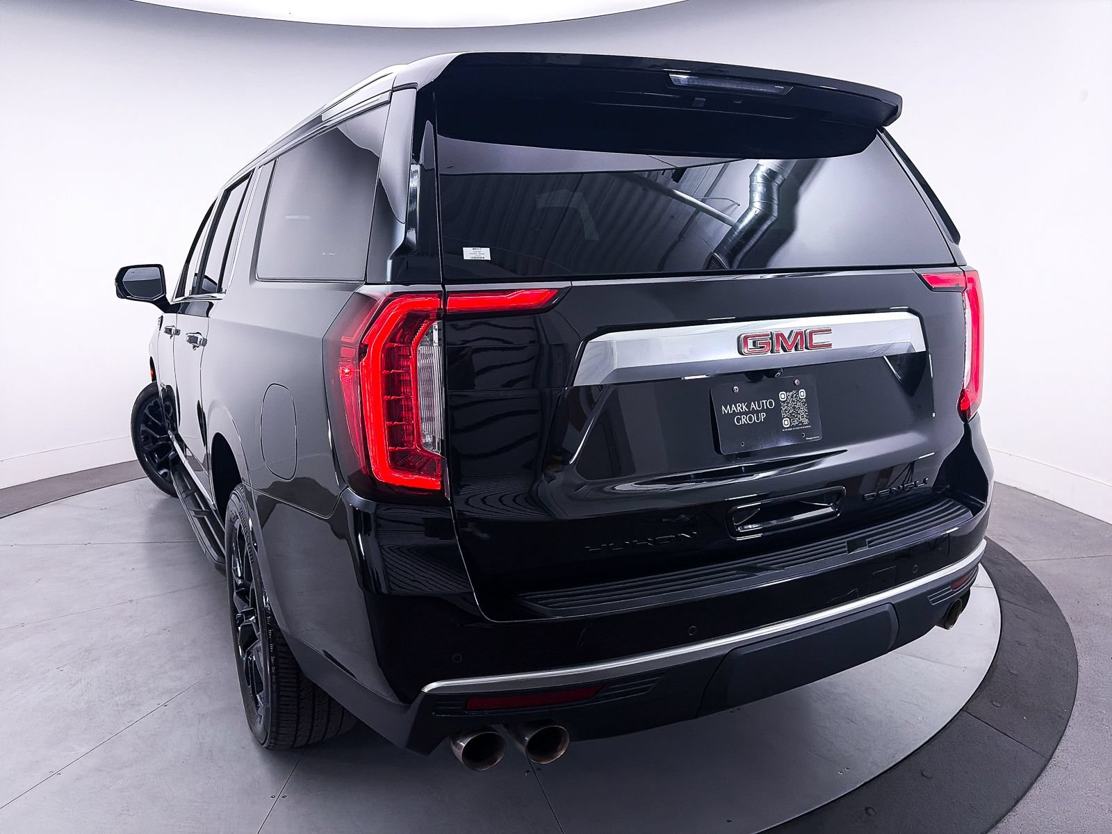 Used 2023 GMC Yukon XL Denali AWD/4WD image 4