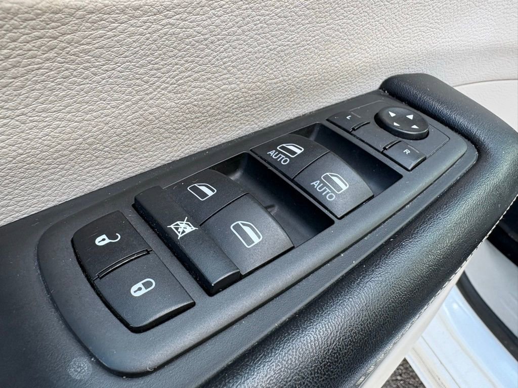 Used 2021 Chrysler Voyager Lxi FWD image 19