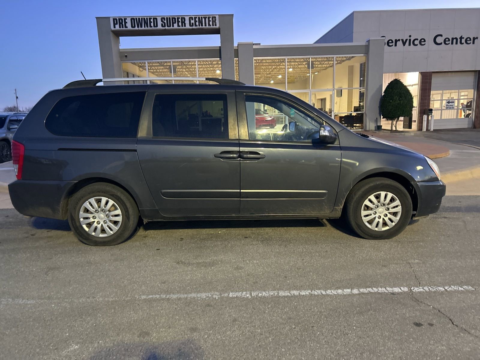 Used 2014 Kia Sedona LX image 4