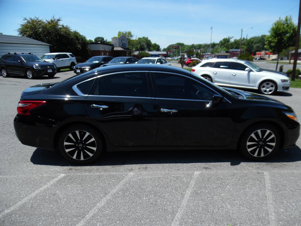 Used 2017 Nissan Altima 2.5 SV FWD image 7