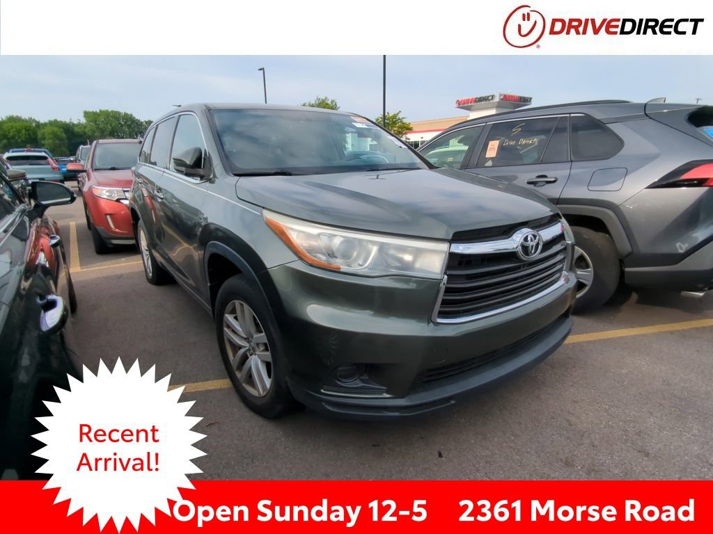 Used 2015 Toyota Highlander LE AWD/4WD image 1