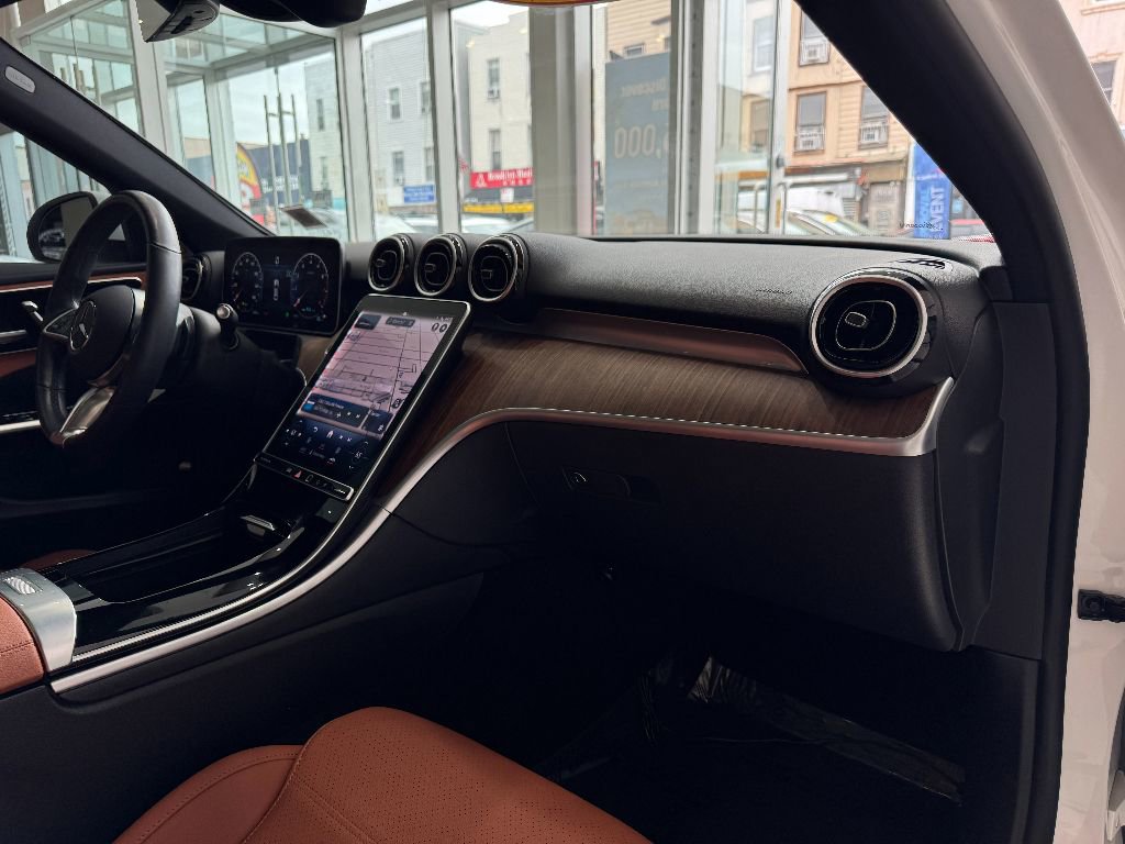 Used 2022 Mercedes-Benz C 300 4MATIC Sedan image 32