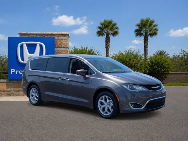 Used 2018 Chrysler Pacifica Touring Plus w/ Tire & Wheel Group FWD image 7