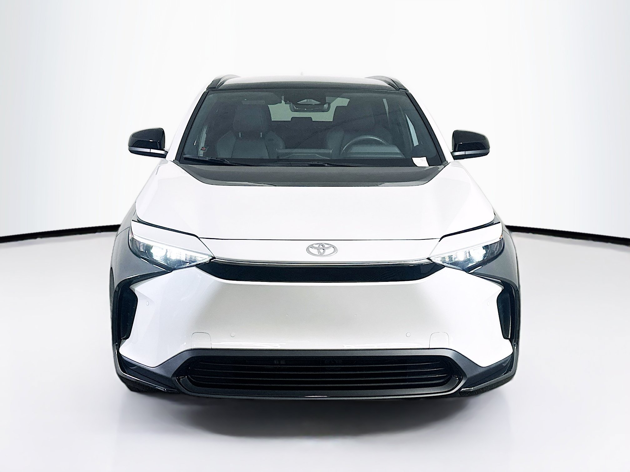 Used 2025 Toyota bZ4X FWD image 2