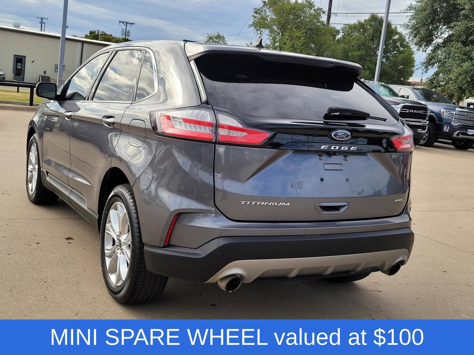 Used 2022 Ford Edge Titanium AWD/4WD image 3