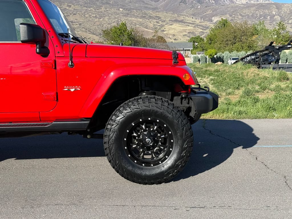 Used 2018 Jeep Wrangler Unlimited Sahara w/ Max Tow Package AWD/4WD image 3