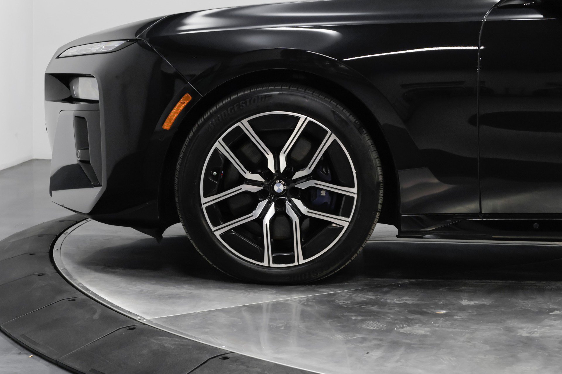 Used 2023 BMW 760i xDrive w/ Executive Package image 23