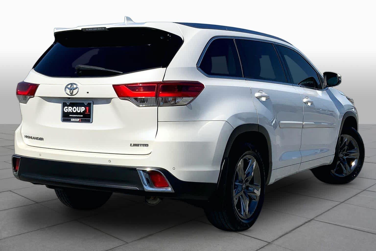 Used 2018 Toyota Highlander Limited Platinum FWD image 13