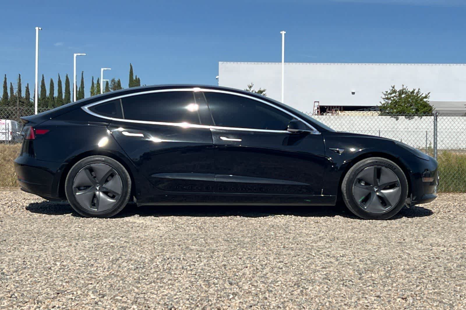 Used 2018 Tesla Model 3 Long Range RWD image 9