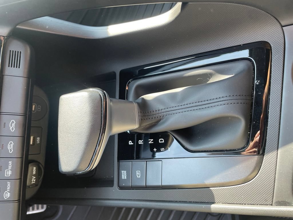 Used 2025 Hyundai Elantra Sport w/ Cargo Package FWD image 18