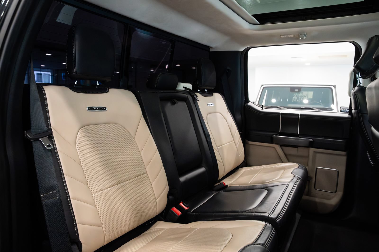 Used 2021 Ford F350 Limited w/ FX4 Off-Road Package AWD/4WD image 24