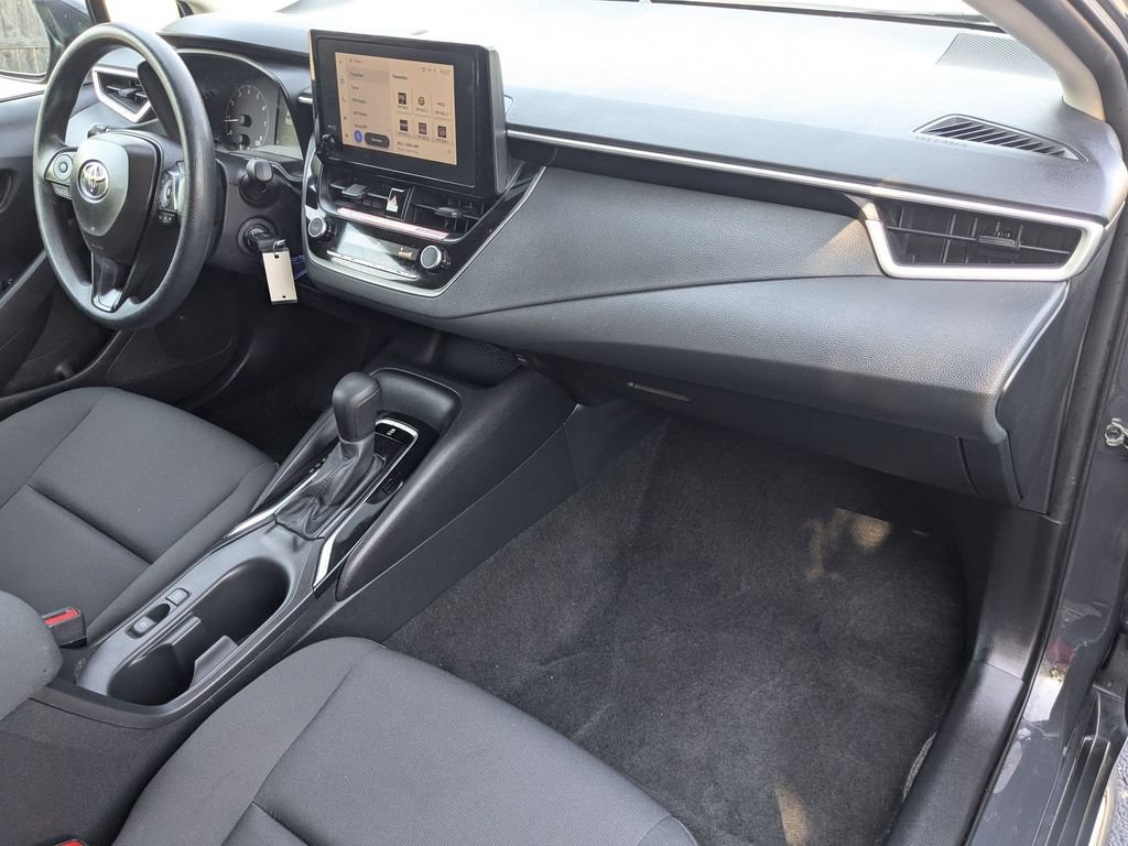 Used 2025 Toyota Corolla LE FWD image 29