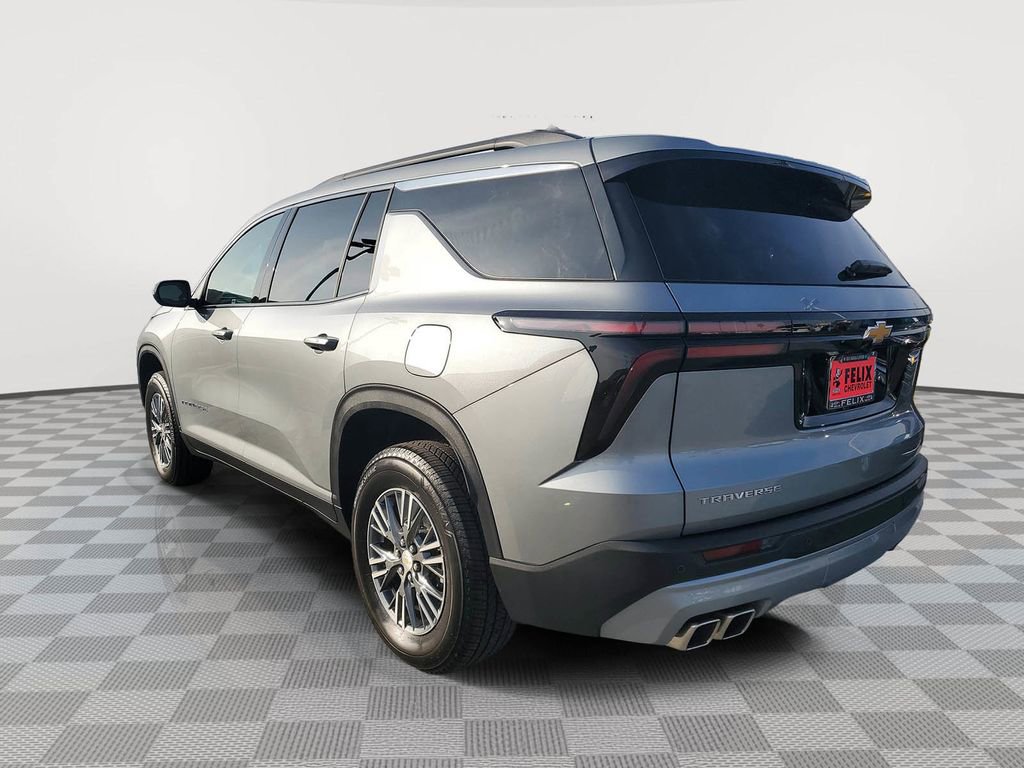 Used 2025 Chevrolet Traverse LT image 4
