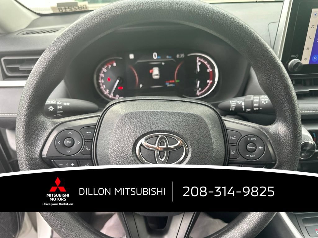 Used 2025 Toyota RAV4 XLE AWD/4WD image 2