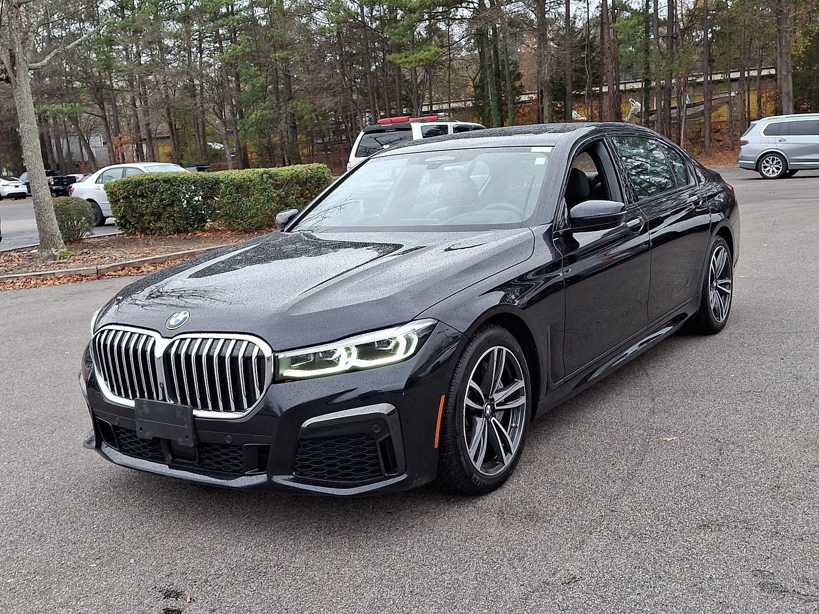 Used 2022 BMW 750i xDrive w/ M Sport Package image 3