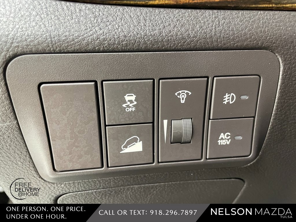 Used 2012 Hyundai Santa Fe Limited w/ Navigation Pkg 4 image 28