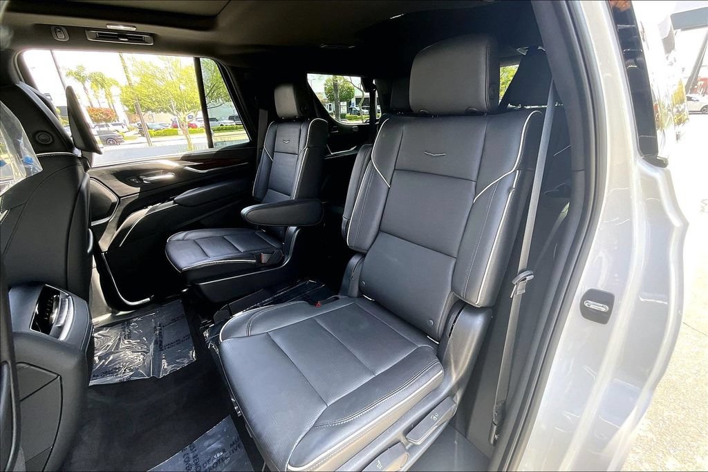 Used 2021 Cadillac Escalade Premium Luxury AWD/4WD image 19