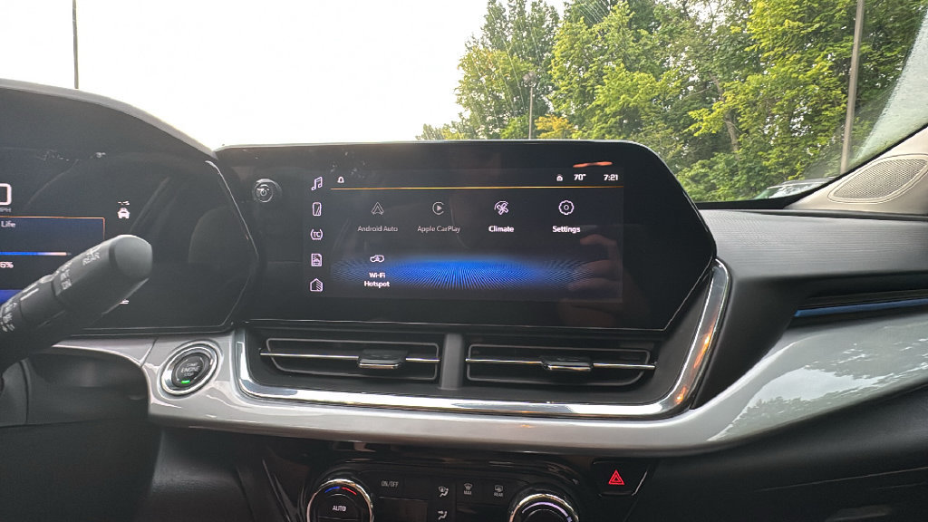 Used 2025 Chevrolet Trax LT FWD image 19