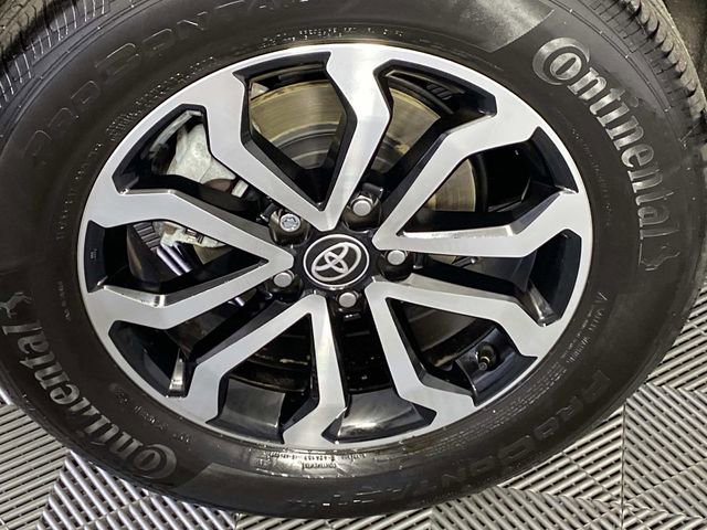 Used 2025 Toyota Corolla Cross AWD Hybrid w/ Moonroof Package image 29