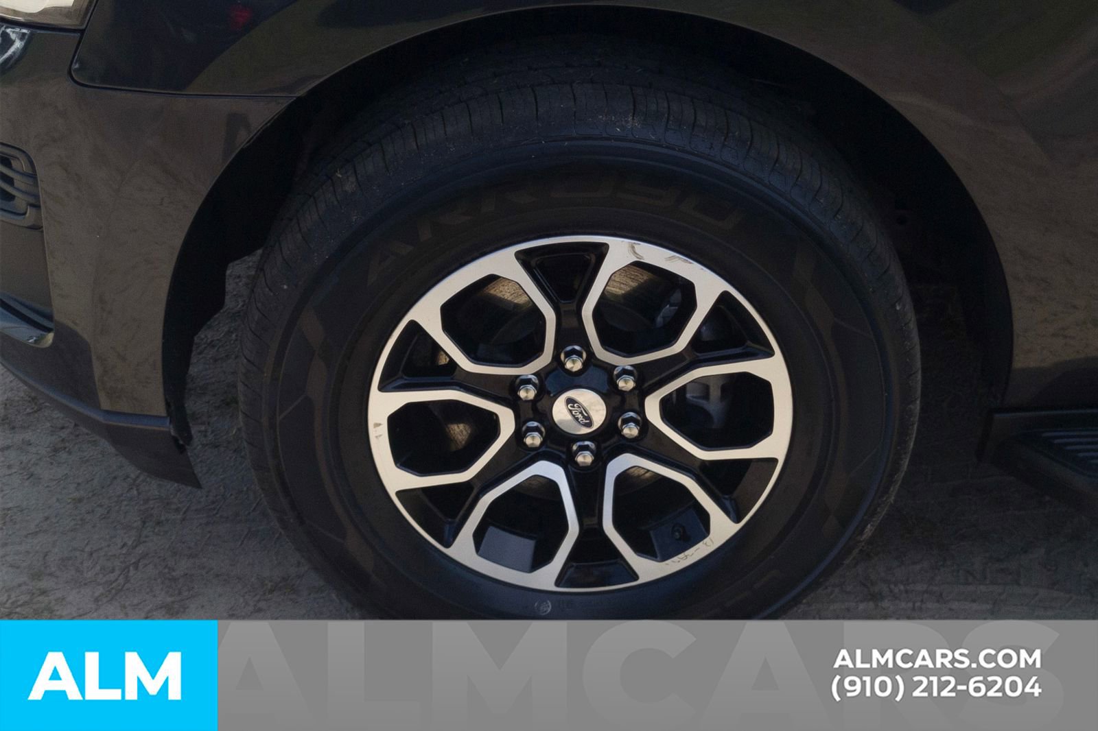 Used 2024 Ford Expedition XLT RWD image 15