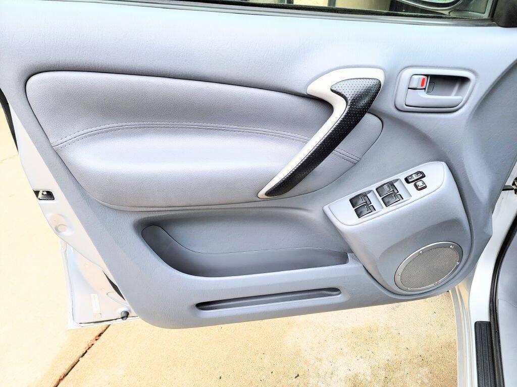 Used 2002 Toyota RAV4 4WD w/ "L" Pkg image 11