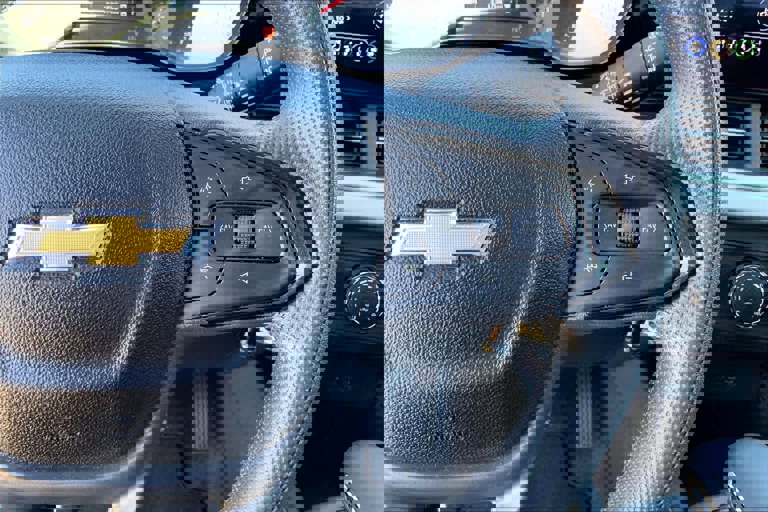 Used 2025 Chevrolet Trax LS image 25