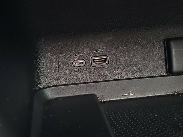 Used 2024 Chevrolet Traverse RS w/ LPO, Floor Liner Package FWD image 30