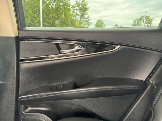 Used 2023 Lincoln Nautilus Reserve AWD/4WD image 2