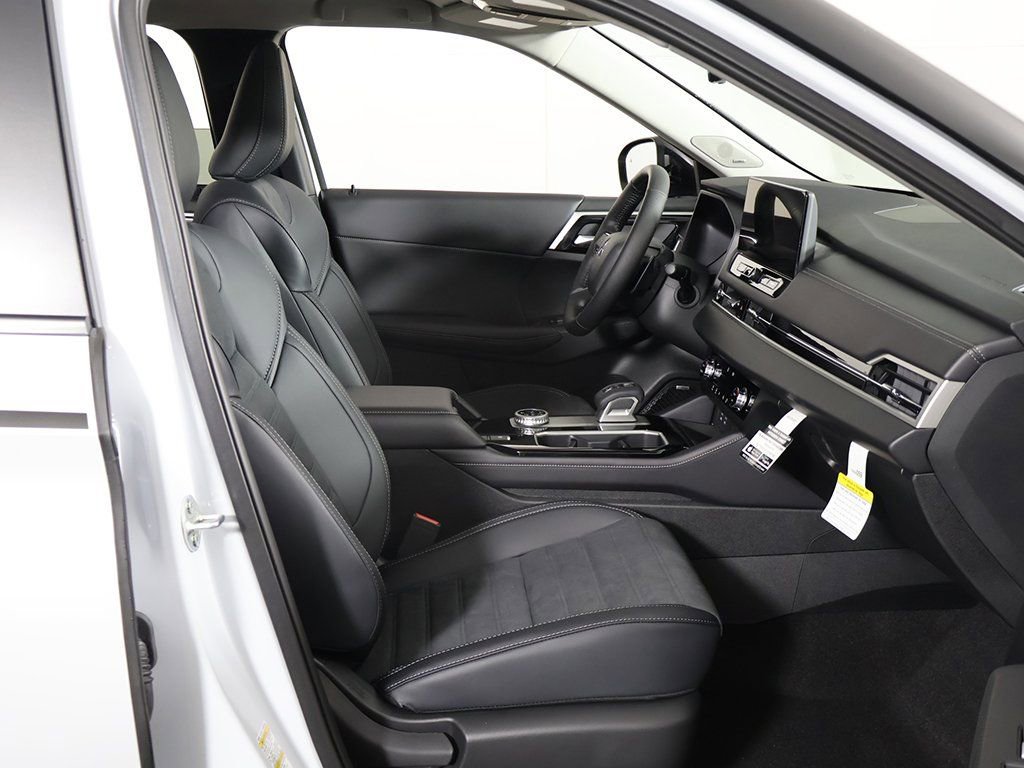 New 2026 Mitsubishi Outlander AWD image 30